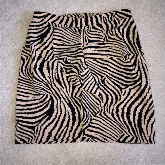 NWT! High waisted skirt - Picture 4 of 8